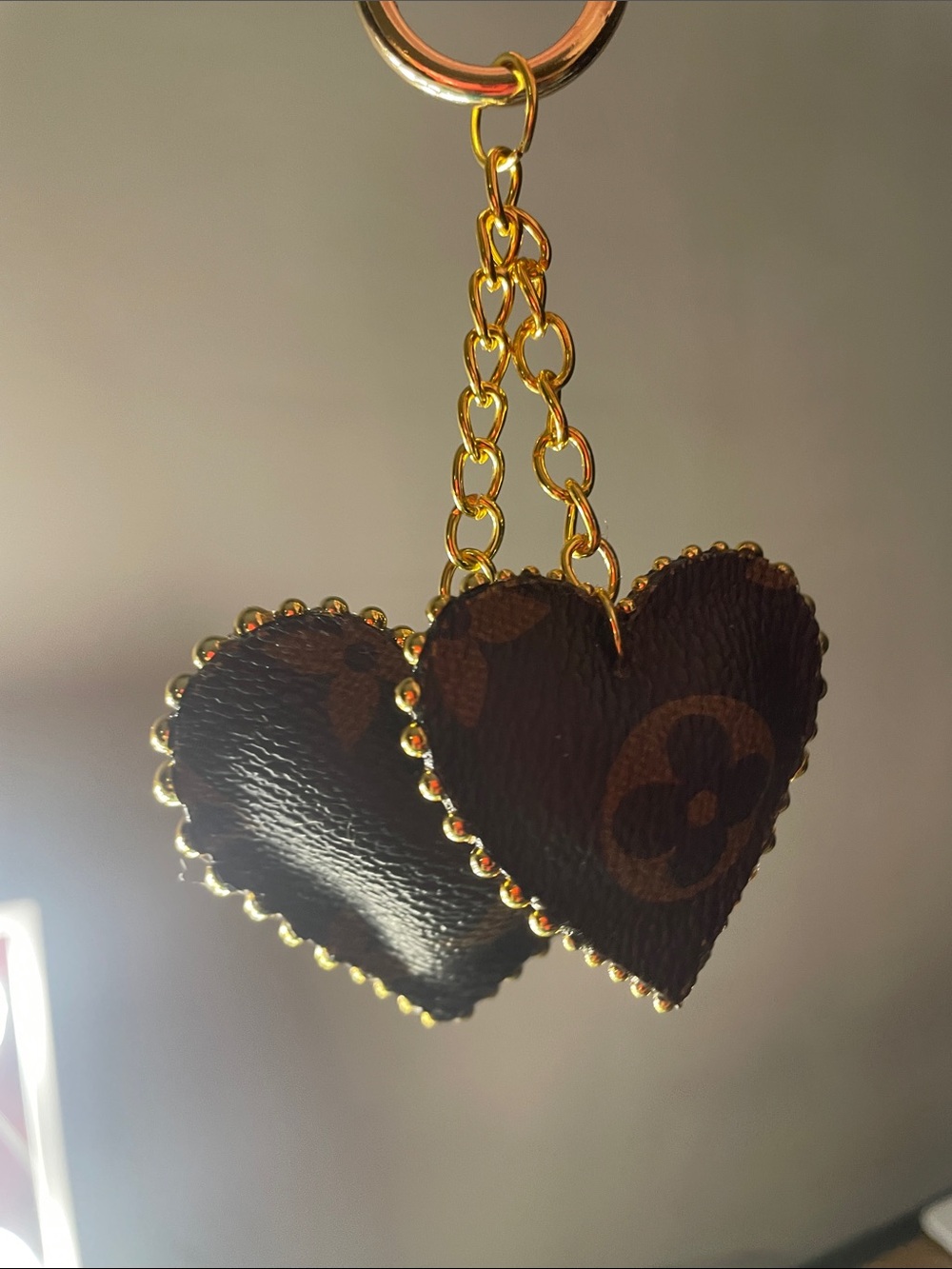 Double heart studded keychain - Picture 5 of 5